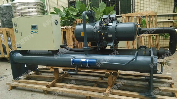 水冷螺桿式冷水機(jī)組 水冷螺桿式冷水機(jī)組
